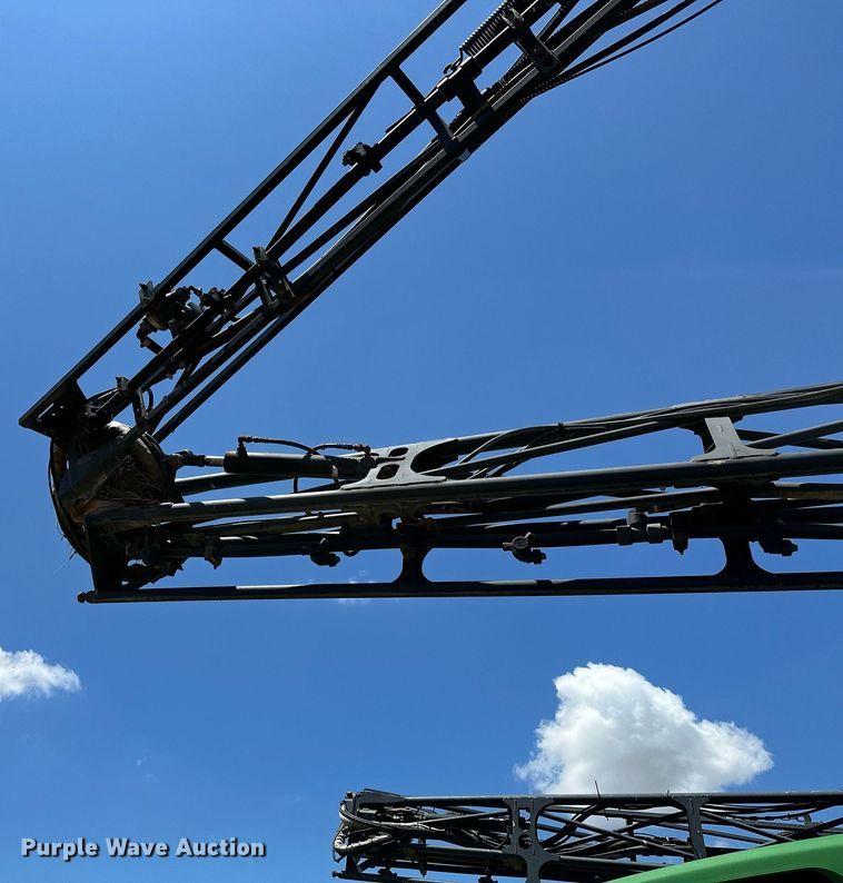 image for item OC9028 2005 John Deere 4720  sprayer