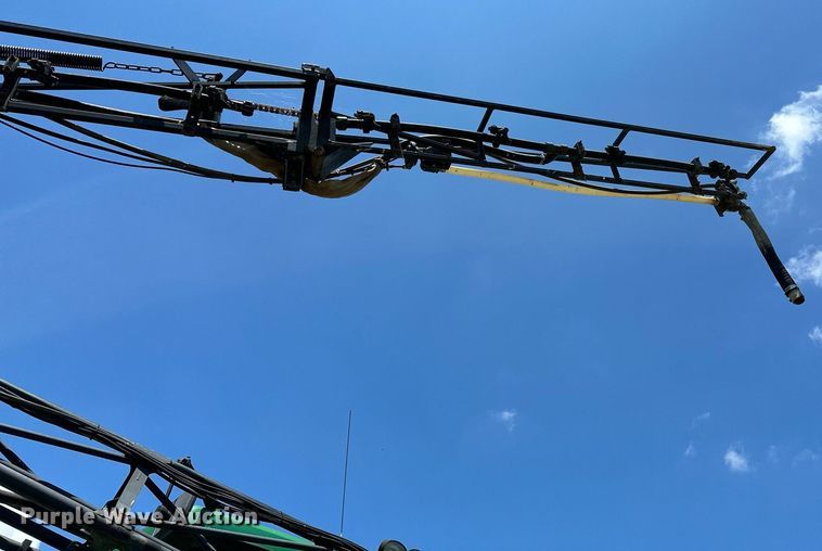 image for item OC9028 2005 John Deere 4720  sprayer