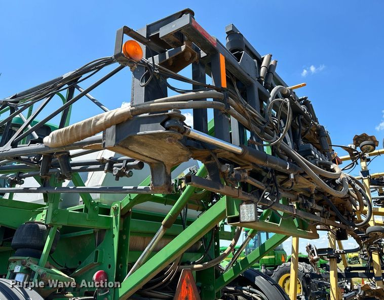 image for item OC9028 2005 John Deere 4720  sprayer