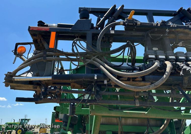 image for item OC9028 2005 John Deere 4720  sprayer