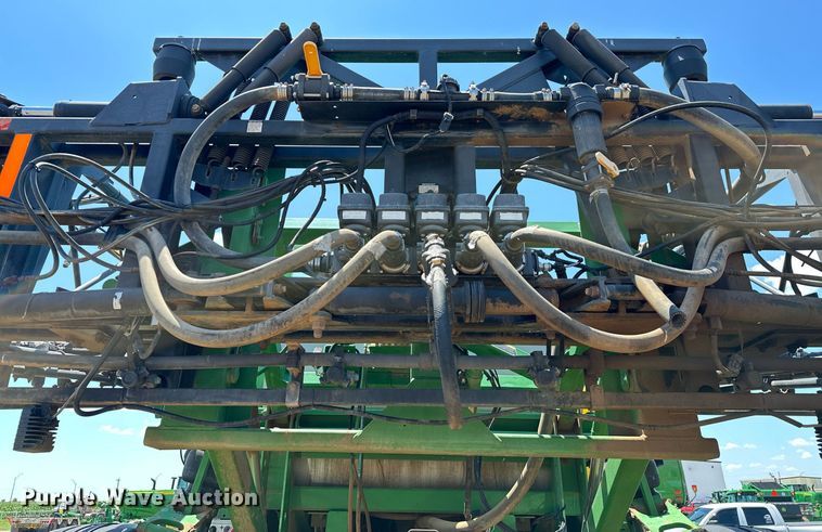 image for item OC9028 2005 John Deere 4720  sprayer