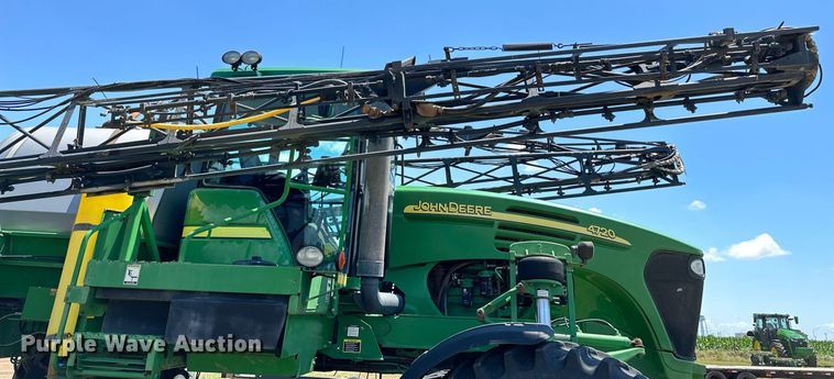 image for item OC9028 2005 John Deere 4720  sprayer