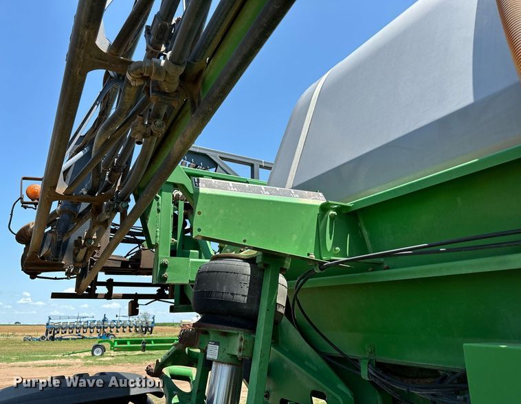 image for item OC9028 2005 John Deere 4720  sprayer