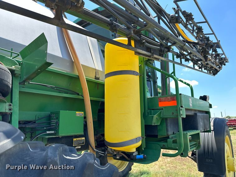 image for item OC9028 2005 John Deere 4720  sprayer