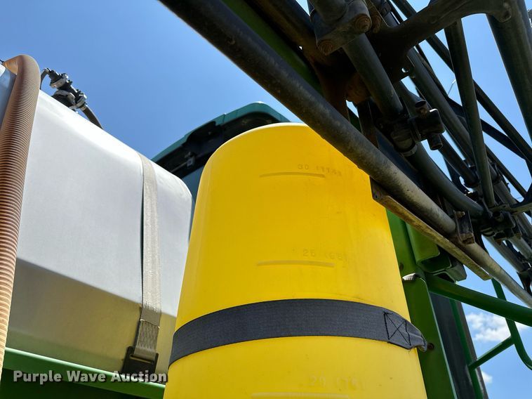 image for item OC9028 2005 John Deere 4720  sprayer