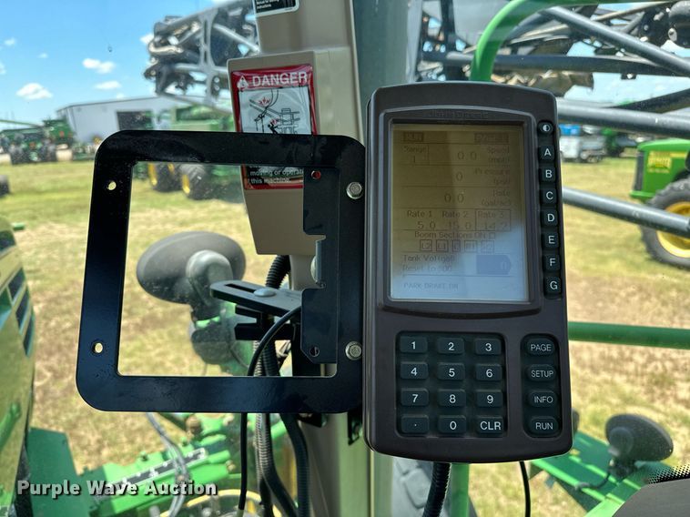 image for item OC9028 2005 John Deere 4720  sprayer