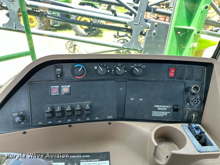 image for item OC9028 2005 John Deere 4720  sprayer