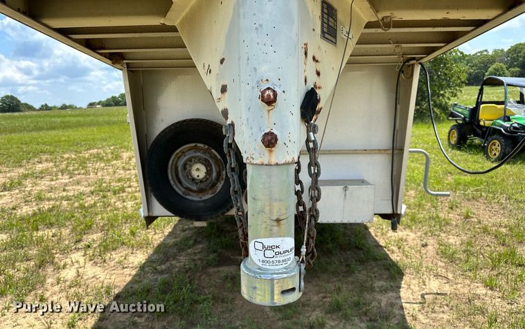 image for item OG9051 2000 C&C  horse trailer