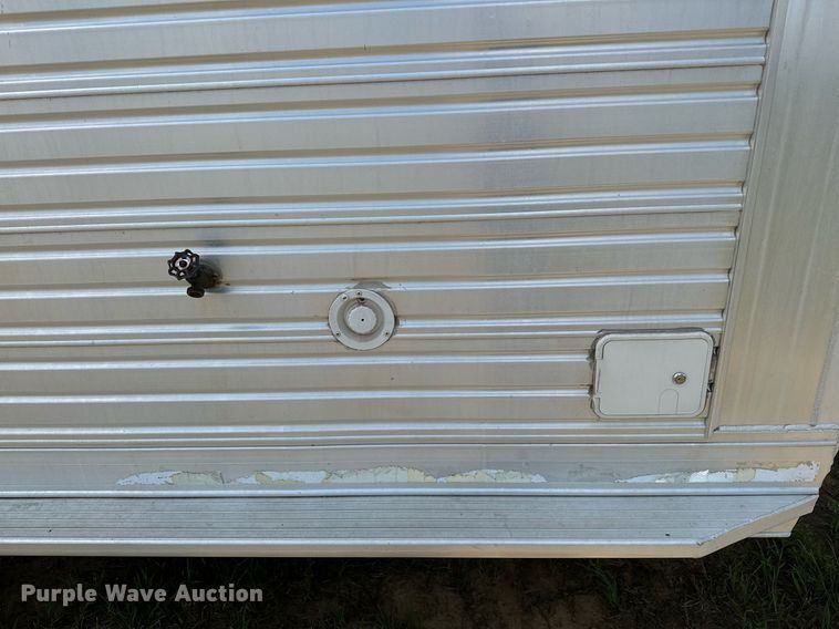 image for item OG9051 2000 C&C  horse trailer