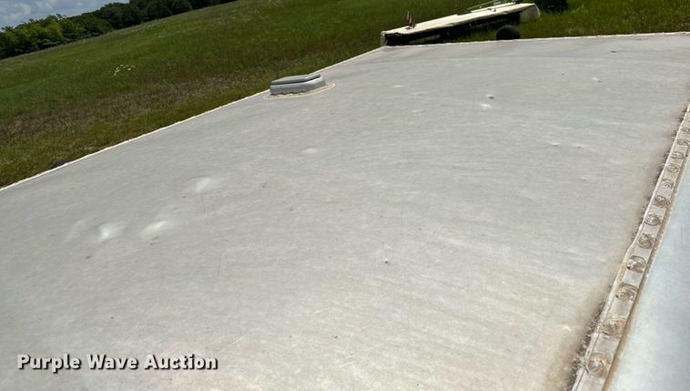 image for item OG9051 2000 C&C  horse trailer