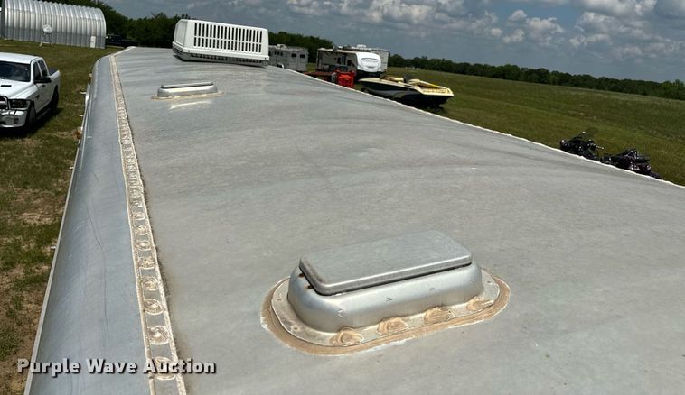 image for item OG9051 2000 C&C  horse trailer