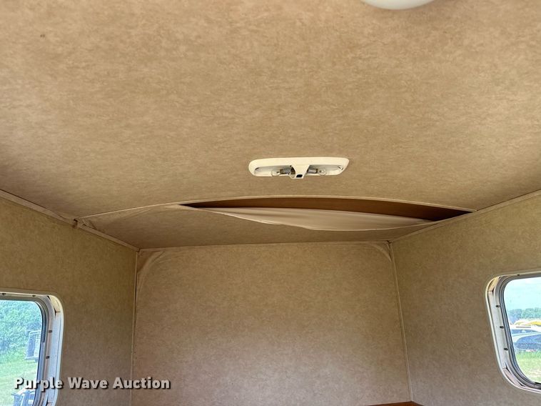 image for item OG9051 2000 C&C  horse trailer