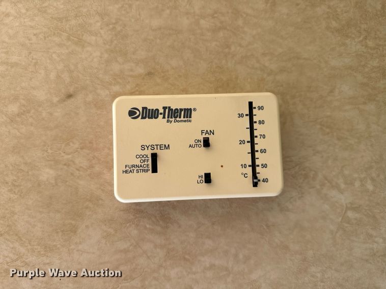 image for item OG9051 2000 C&C  horse trailer