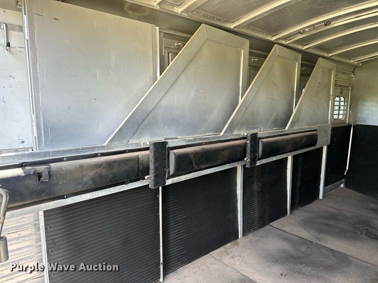 image for item OG9051 2000 C&C  horse trailer