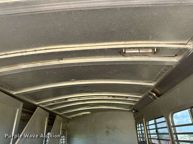 image for item OG9051 2000 C&C  horse trailer