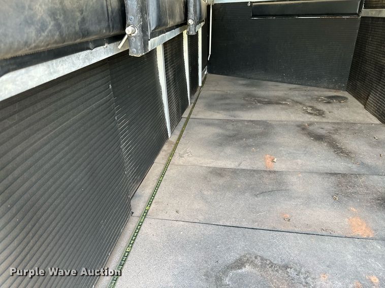 image for item OG9051 2000 C&C  horse trailer