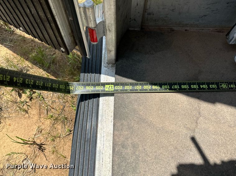 image for item OG9051 2000 C&C  horse trailer