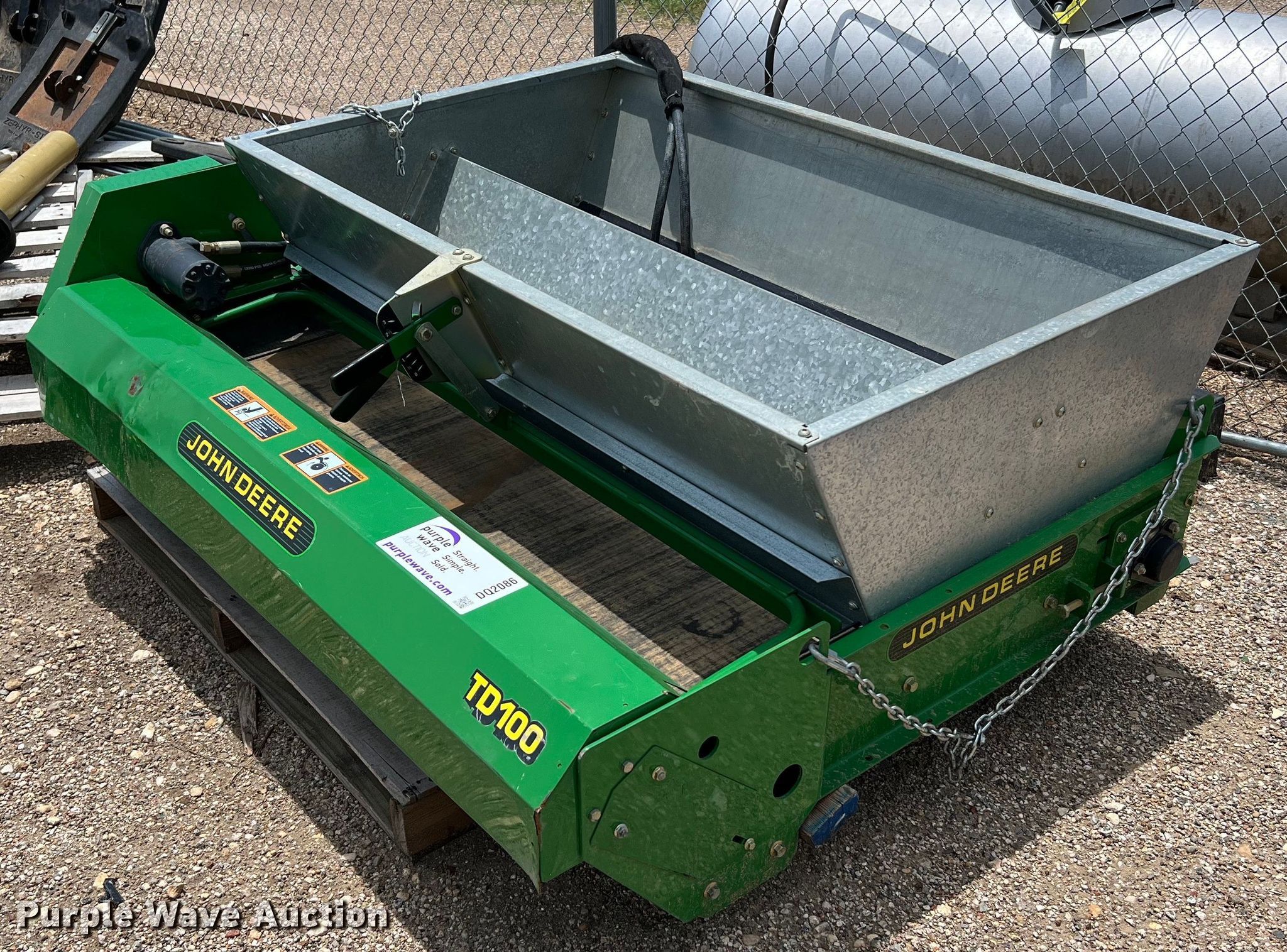 John Deere TD100 top dresser spreader in Crawford, TX Item DQ2086