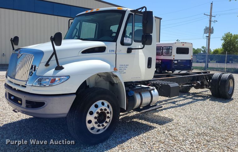 image for item DK1959 2015 International DuraStar 4300  truck cab and chassis