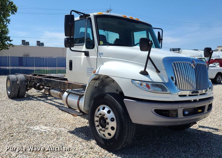 image for item DK1959 2015 International DuraStar 4300  truck cab and chassis