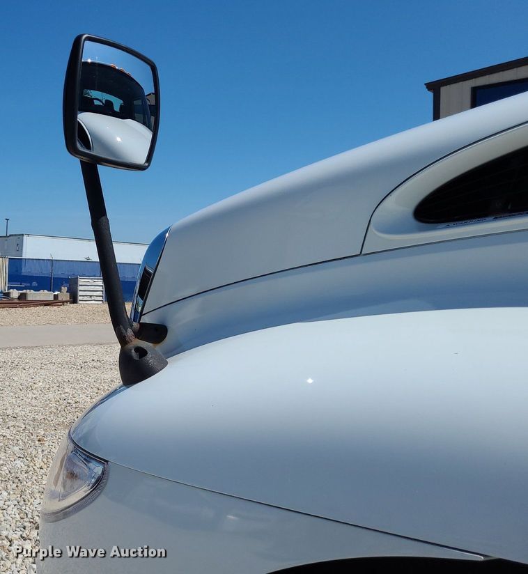 image for item DK1959 2015 International DuraStar 4300  truck cab and chassis