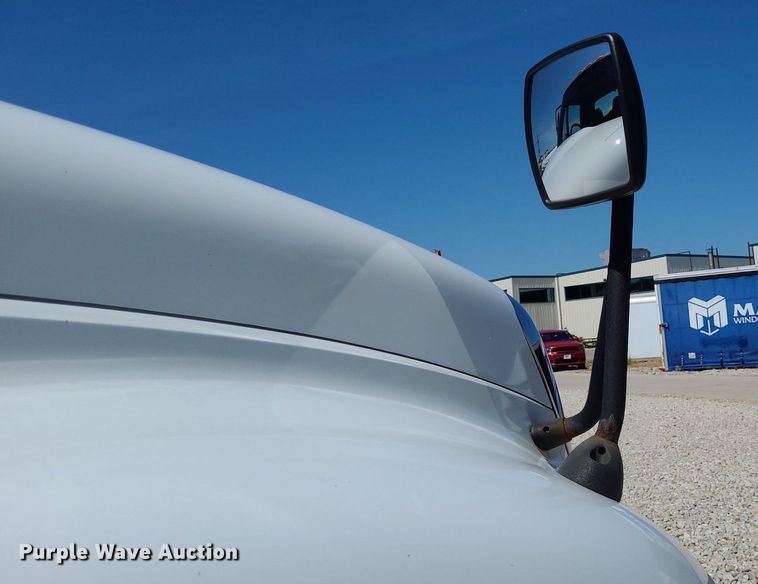 image for item DK1959 2015 International DuraStar 4300  truck cab and chassis