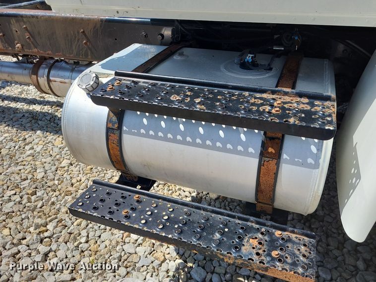 image for item DK1959 2015 International DuraStar 4300  truck cab and chassis