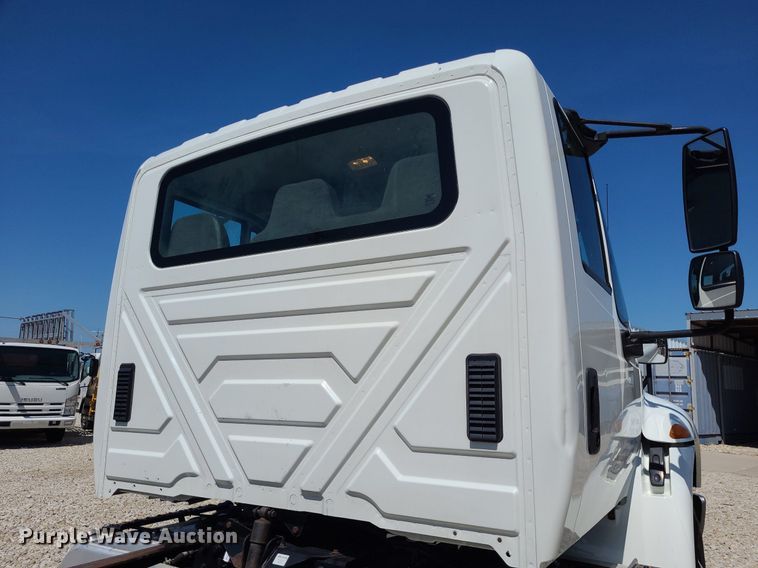 image for item DK1959 2015 International DuraStar 4300  truck cab and chassis