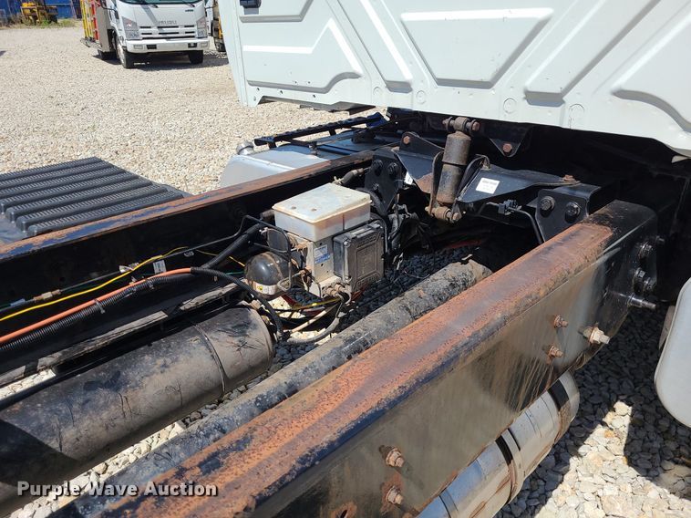 image for item DK1959 2015 International DuraStar 4300  truck cab and chassis