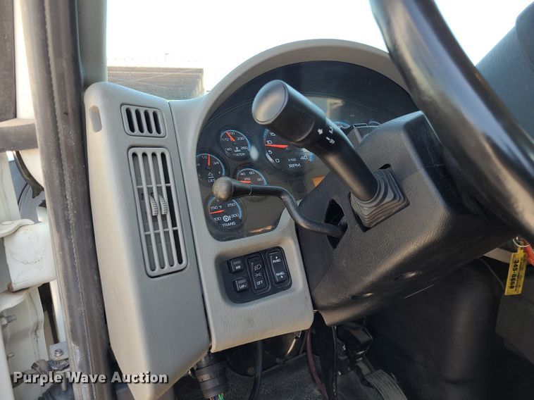 image for item DK1959 2015 International DuraStar 4300  truck cab and chassis