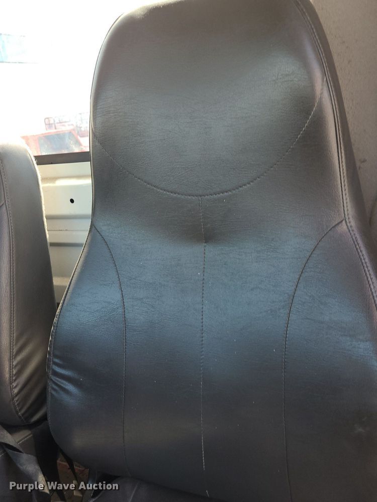 image for item DK1959 2015 International DuraStar 4300  truck cab and chassis