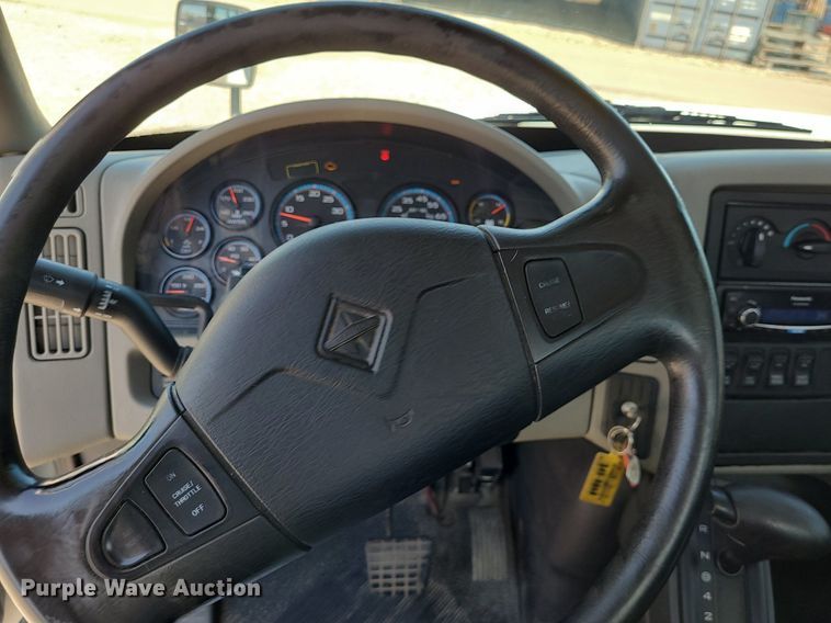 image for item DK1959 2015 International DuraStar 4300  truck cab and chassis