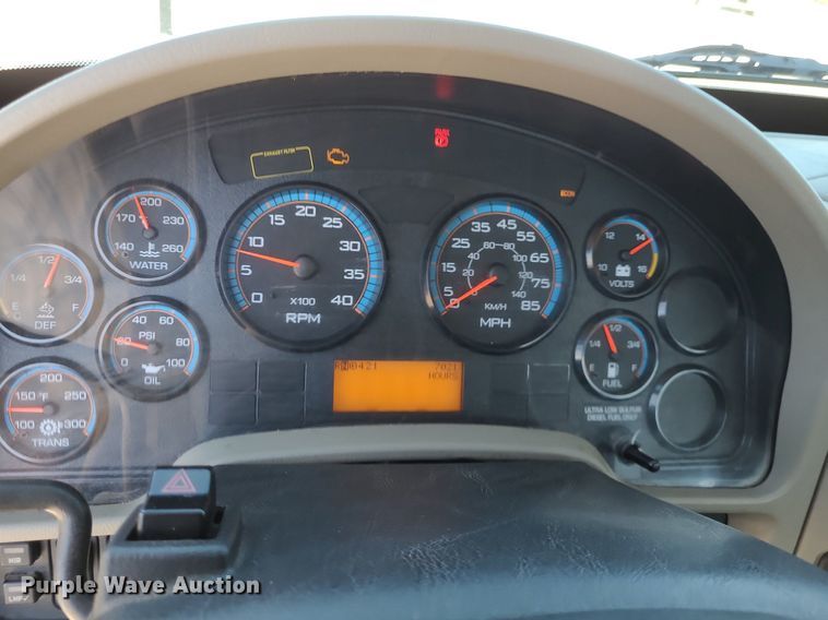 image for item DK1959 2015 International DuraStar 4300  truck cab and chassis