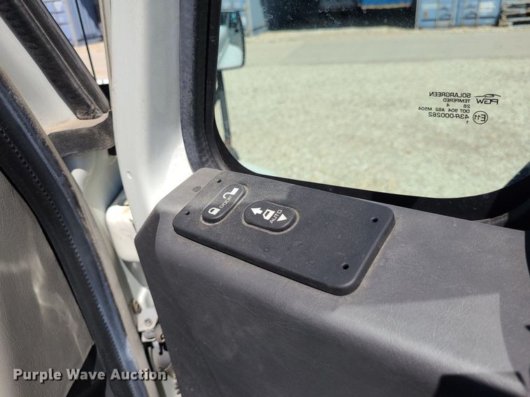 image for item DK1959 2015 International DuraStar 4300  truck cab and chassis