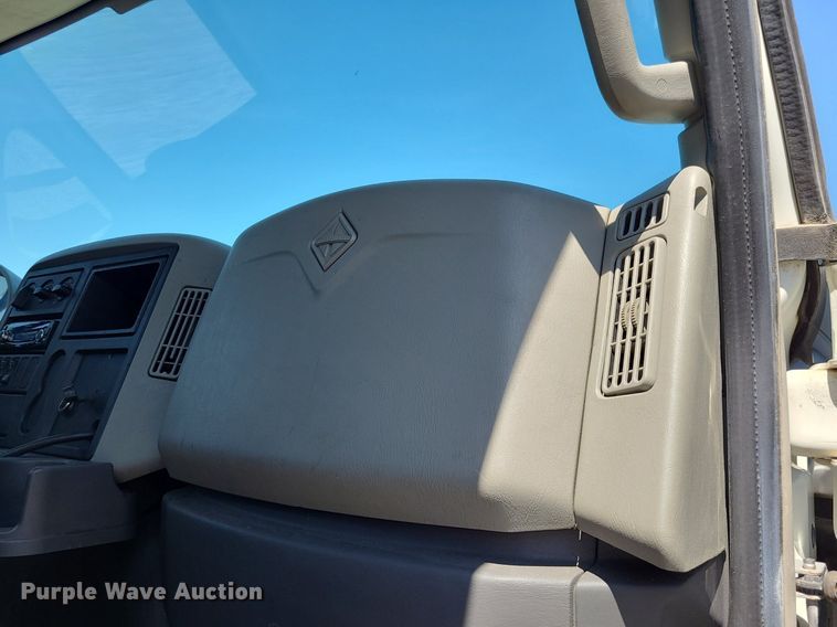 image for item DK1959 2015 International DuraStar 4300  truck cab and chassis