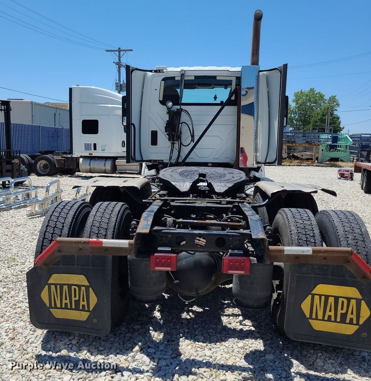 image for item DK1961 2018 International LT625  semi truck