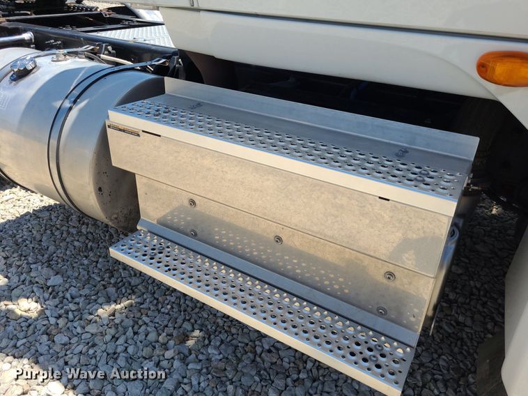 image for item DK1961 2018 International LT625  semi truck