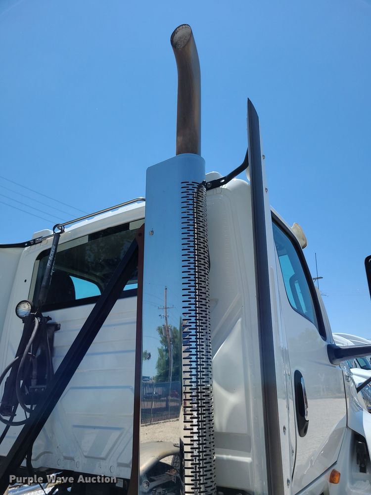 image for item DK1961 2018 International LT625  semi truck