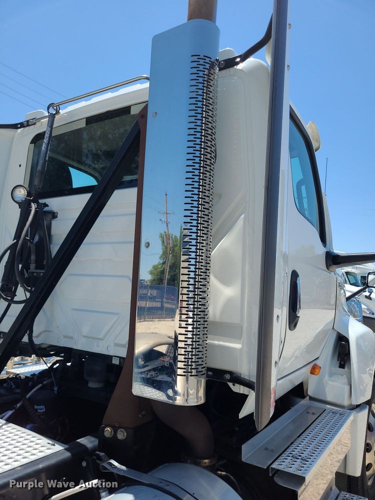 image for item DK1961 2018 International LT625  semi truck