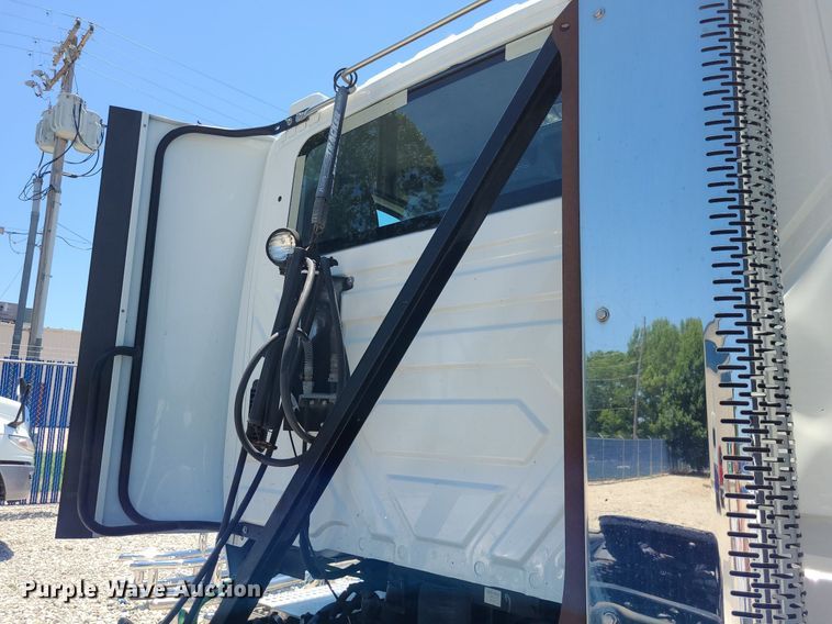 image for item DK1961 2018 International LT625  semi truck