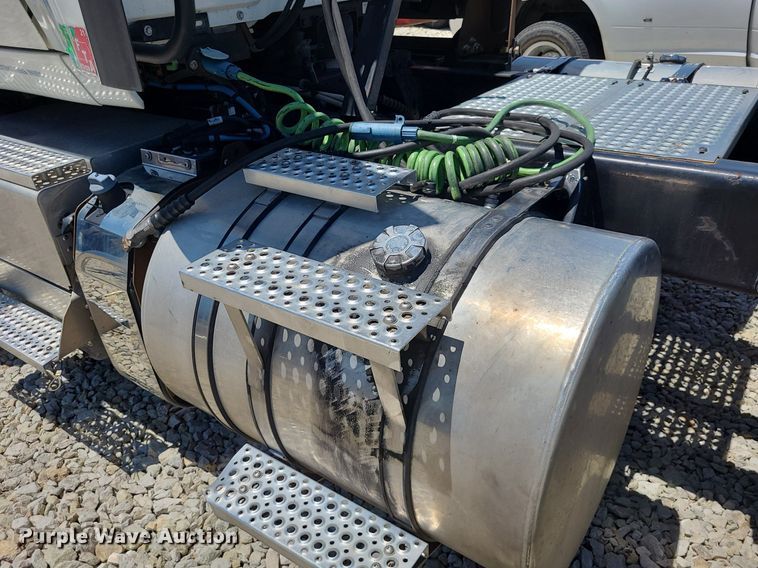 image for item DK1961 2018 International LT625  semi truck