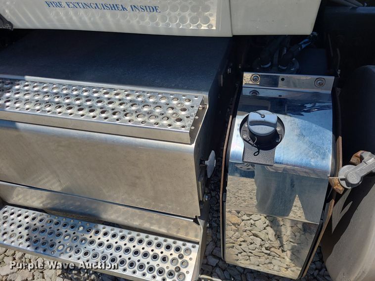 image for item DK1961 2018 International LT625  semi truck