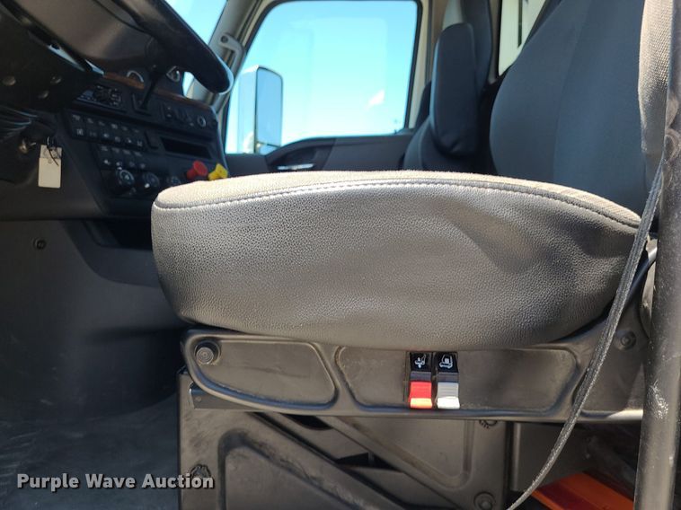 image for item DK1961 2018 International LT625  semi truck