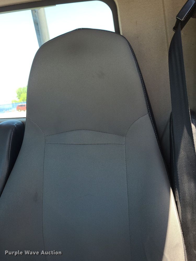 image for item DK1961 2018 International LT625  semi truck