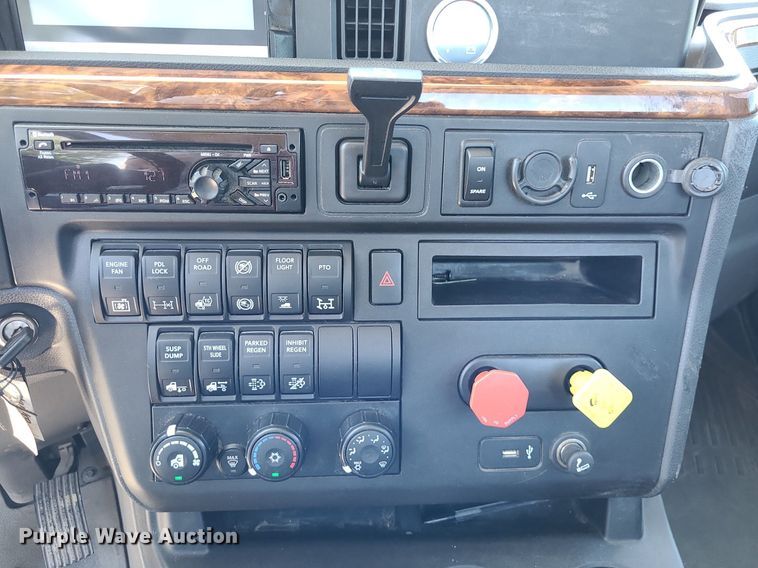 image for item DK1961 2018 International LT625  semi truck