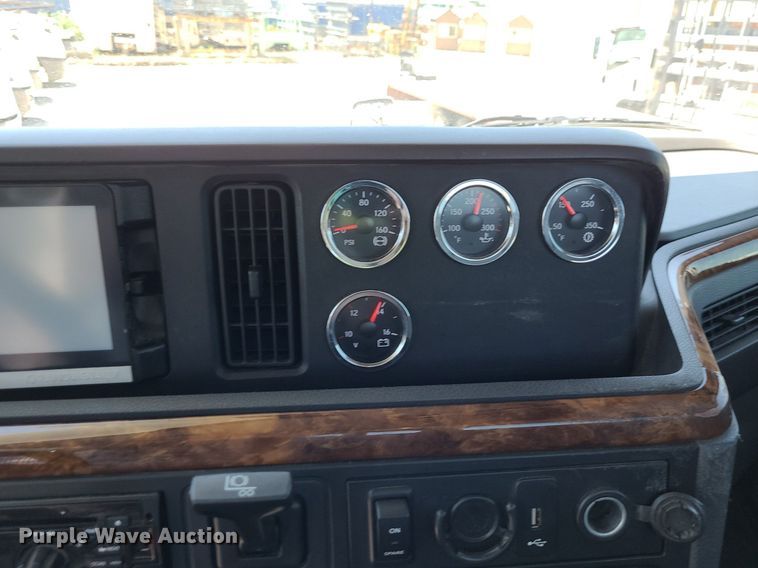 image for item DK1961 2018 International LT625  semi truck