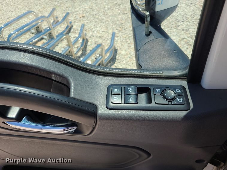 image for item DK1961 2018 International LT625  semi truck