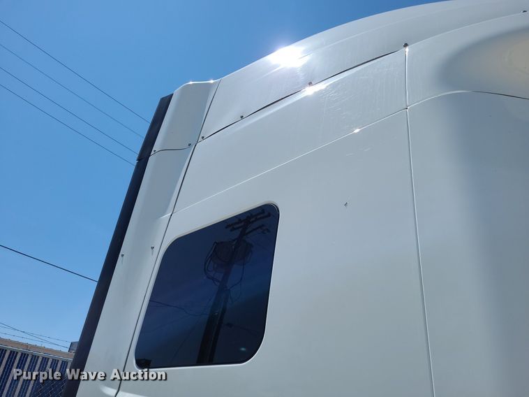 image for item DK1962 2020 International LT625  semi truck