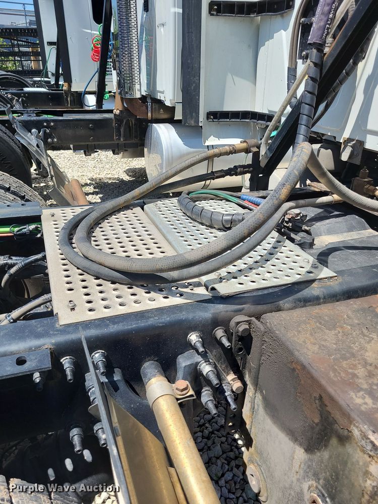 image for item DK1962 2020 International LT625  semi truck