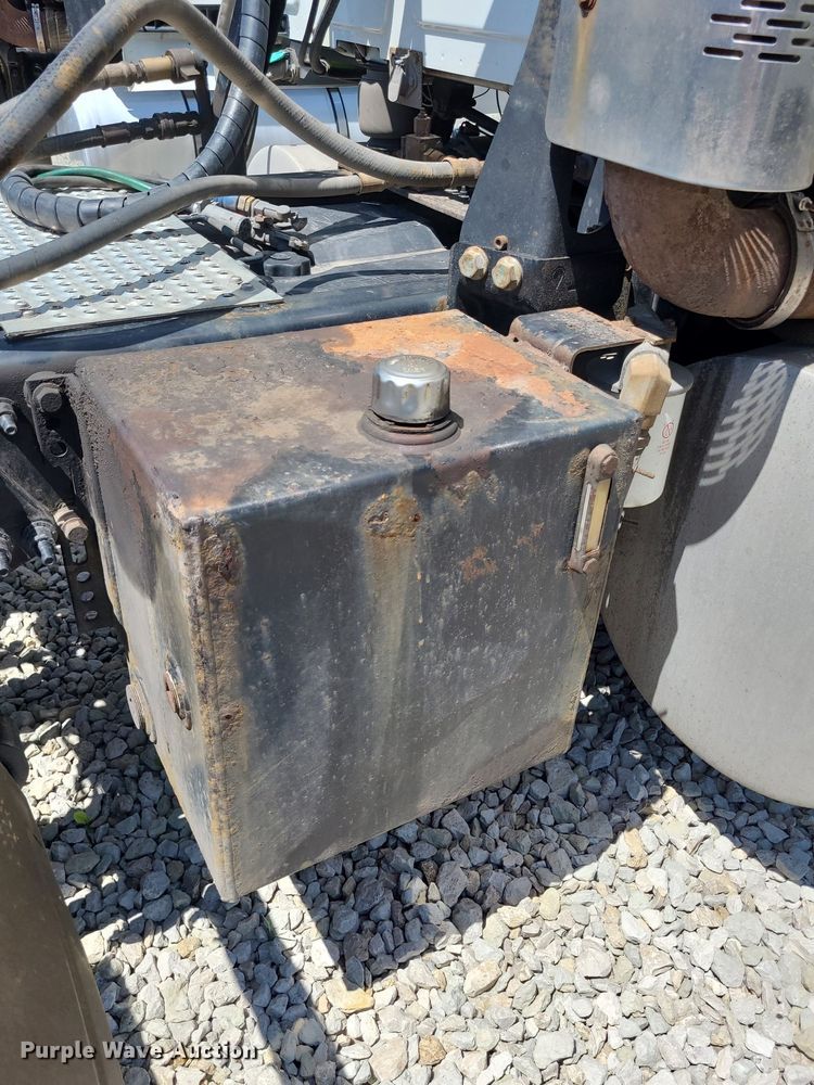 image for item DK1962 2020 International LT625  semi truck